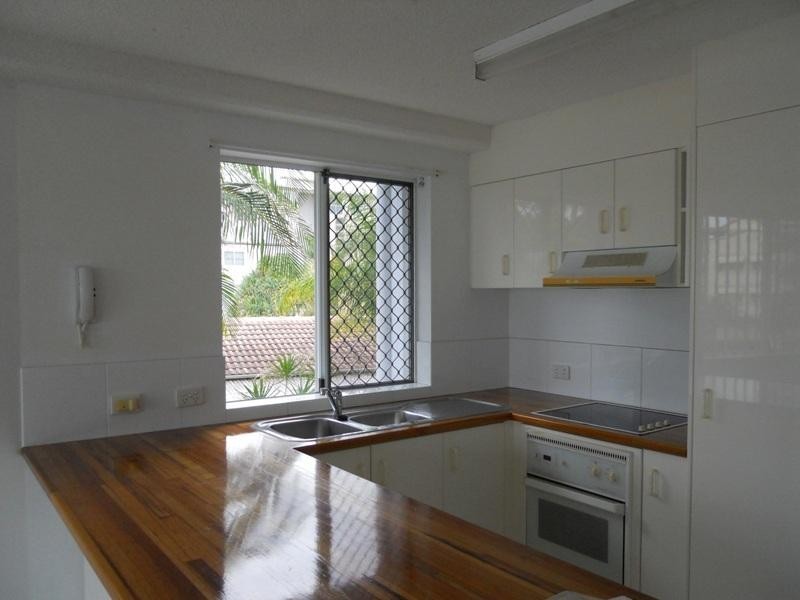 2/90 River Esplanade, Mooloolaba QLD 4557