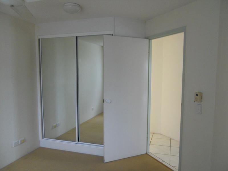 2/90 River Esplanade, Mooloolaba QLD 4557