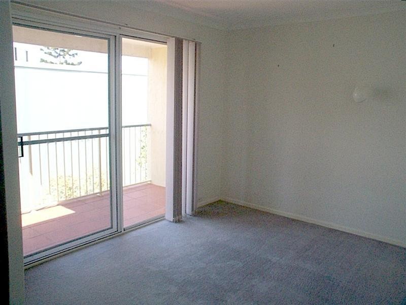 2/61 Duporth Avenue, Maroochydore QLD 4558