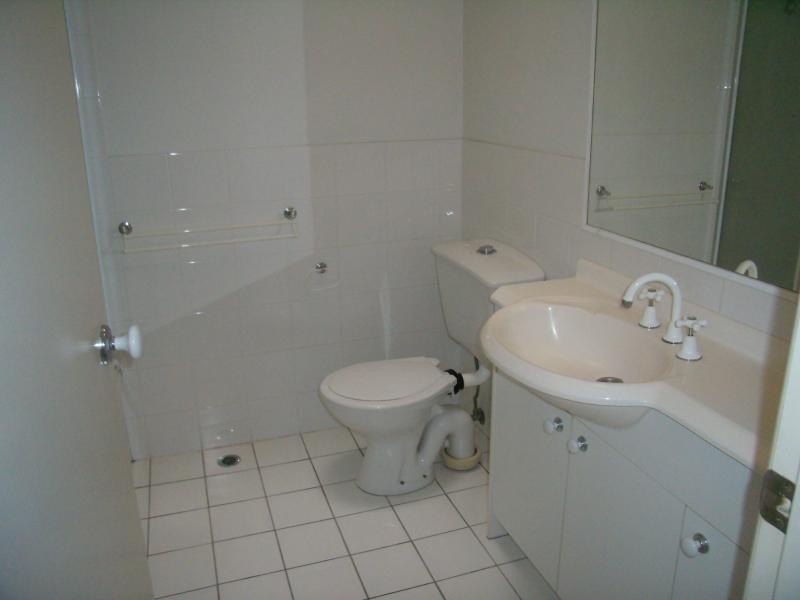 2/61 Duporth Avenue, Maroochydore QLD 4558