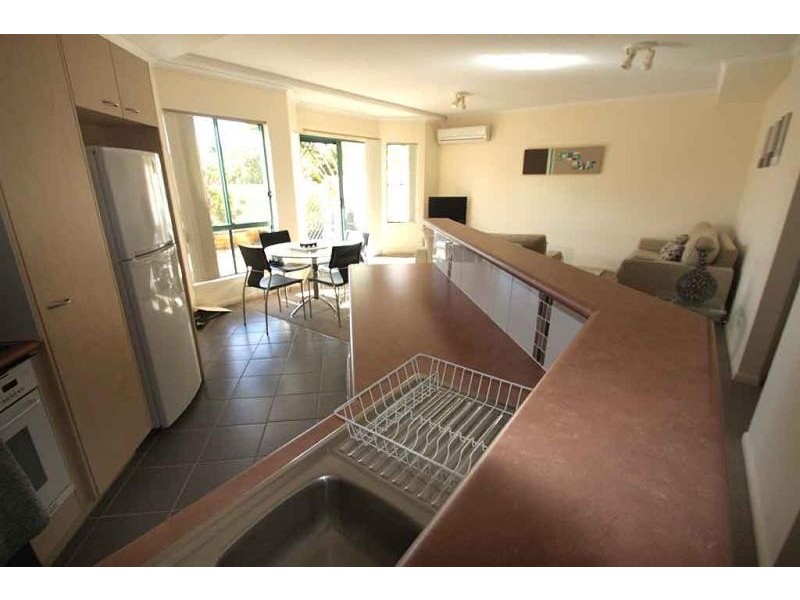 2/14 Wright Street, Maroochydore QLD 4558