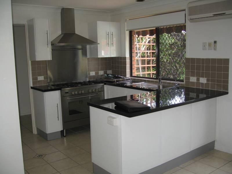 2 Bangalow Street, Minyama QLD 4575