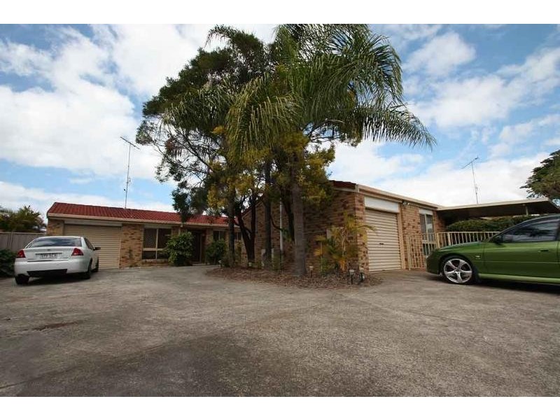2/105 Goonawarra Drive, Mooloolaba QLD 4557