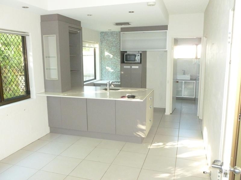 1/37 Buderim Avenue, Alexandra Headland QLD 4572