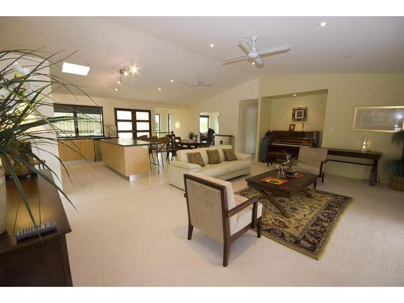 18 Tarwarri Cr, Mooloolaba QLD 4557