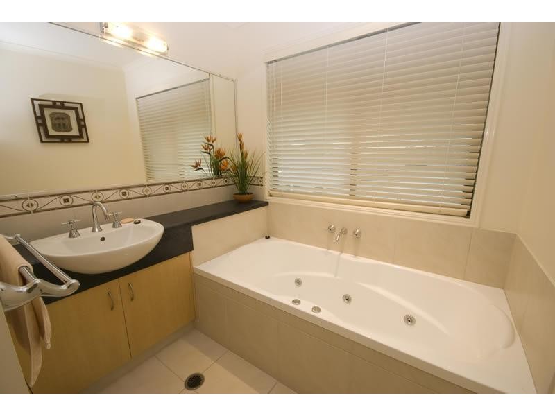 18 Tarwarri Cr, Mooloolaba QLD 4557