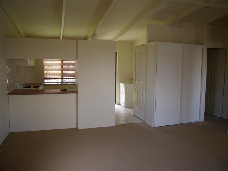 1/4 Oloway Crescent, Alexandra Headland QLD 4572