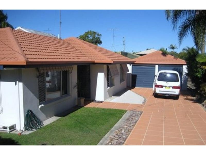 11 Tombarra Street, Mooloolaba QLD 4557