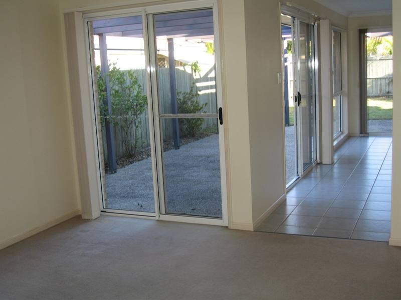 8 Honeymyrtle Court, Mountain Creek QLD 4557