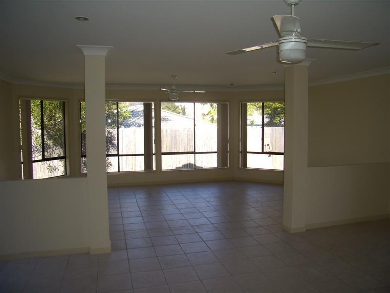 18 Baltimore Place, Kuluin QLD 4558