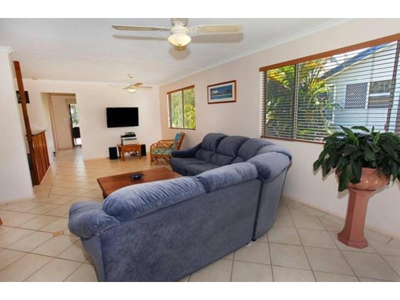 31 Oloway Crescent, Alexandra Headland QLD 4572