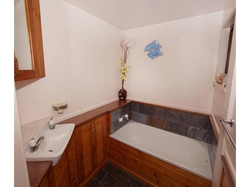 31 Oloway Crescent, Alexandra Headland QLD 4572