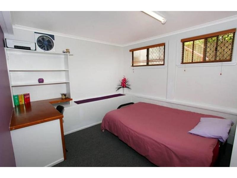 31 Oloway Crescent, Alexandra Headland QLD 4572