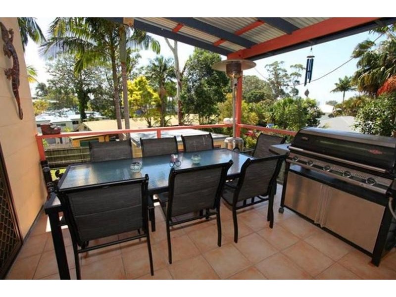 31 Oloway Crescent, Alexandra Headland QLD 4572