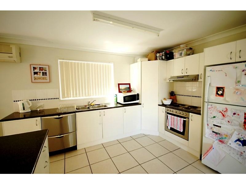 10 Domatia Place, Kawana QLD 4701