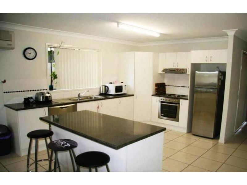10 Domatia Place, Kawana QLD 4701