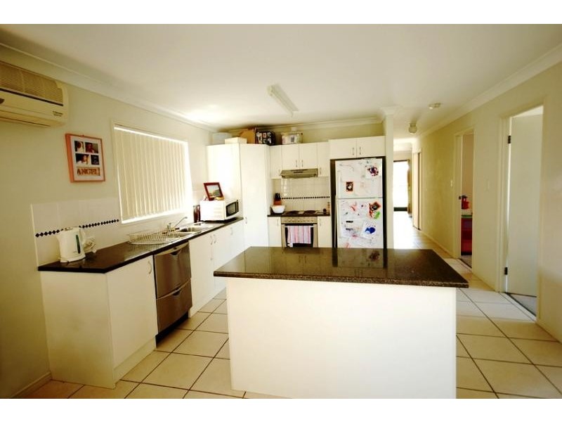 10 Domatia Place, Kawana QLD 4701