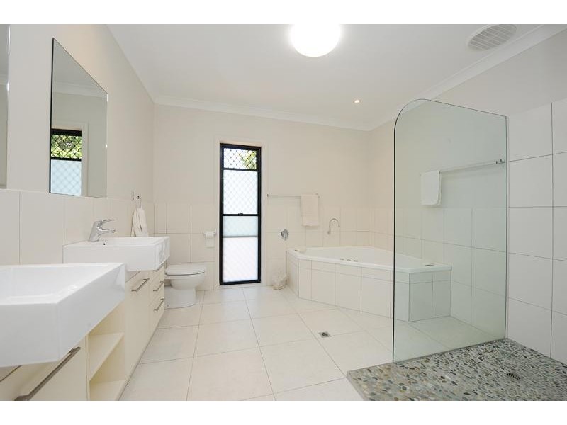 9 Kononda Crt, Mooloolaba QLD 4557