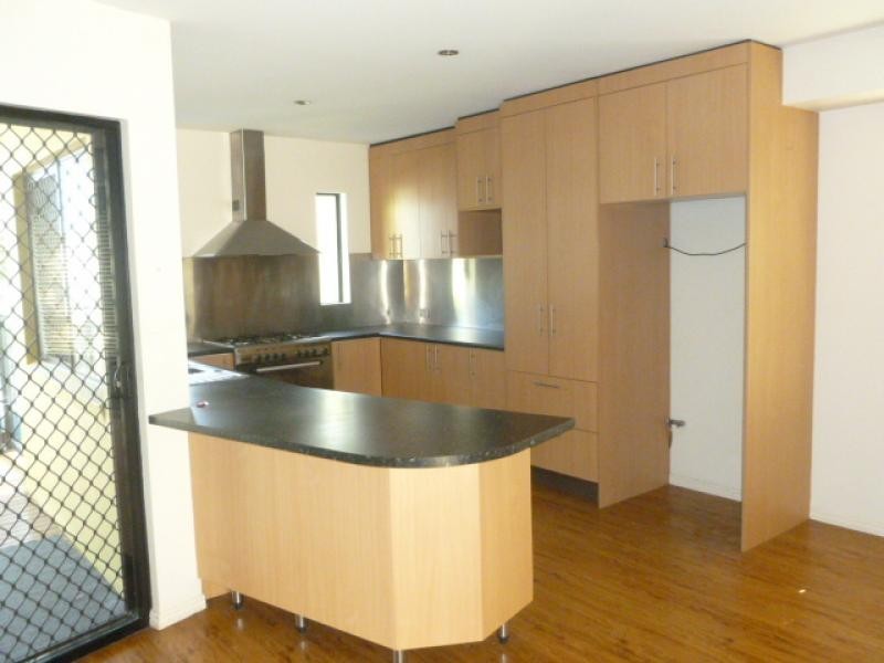 35 Oloway Crescent, Alexandra Headland QLD 4572