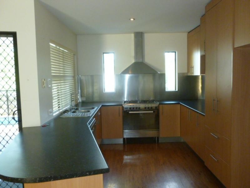 35 Oloway Crescent, Alexandra Headland QLD 4572