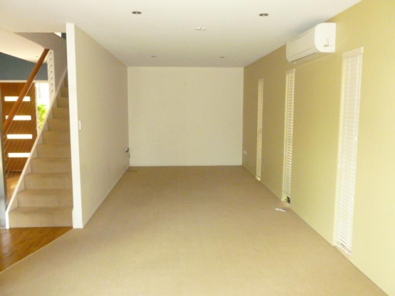 35 Oloway Crescent, Alexandra Headland QLD 4572