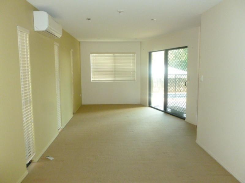 35 Oloway Crescent, Alexandra Headland QLD 4572