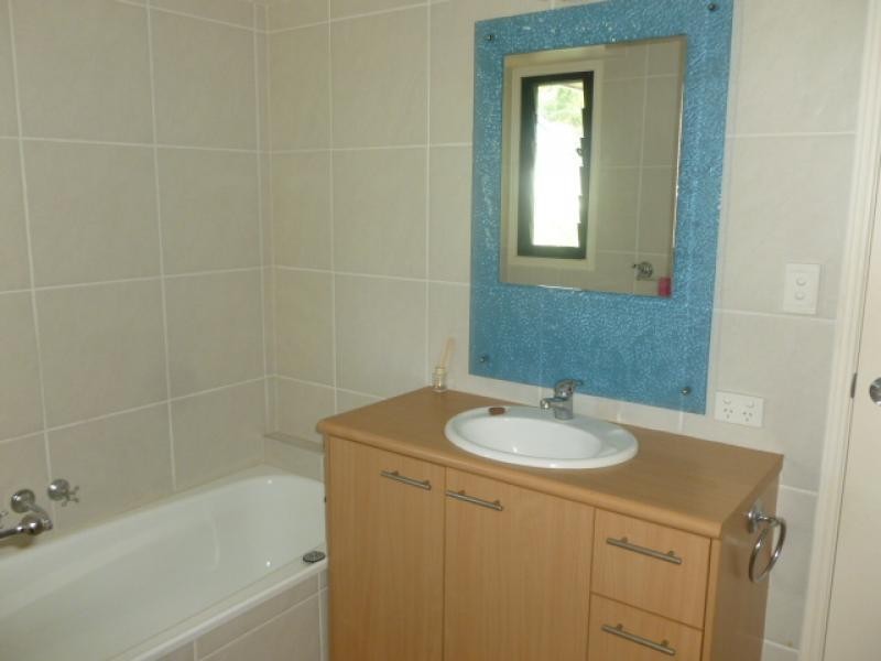 35 Oloway Crescent, Alexandra Headland QLD 4572