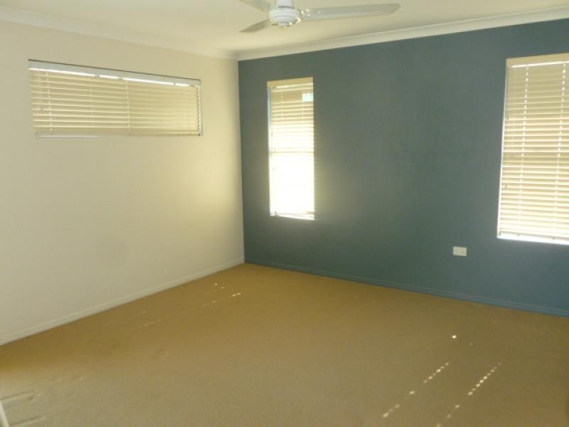 35 Oloway Crescent, Alexandra Headland QLD 4572