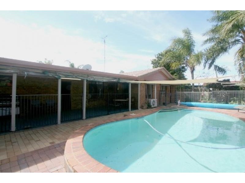 2 Bangalow Street, Minyama QLD 4575