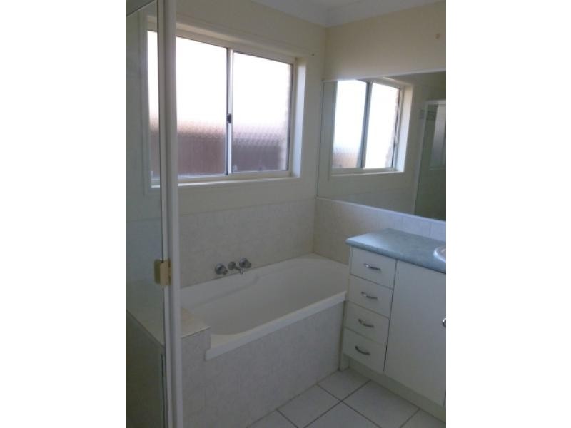 4 Honeymyrtle Court, Mountain Creek QLD 4557