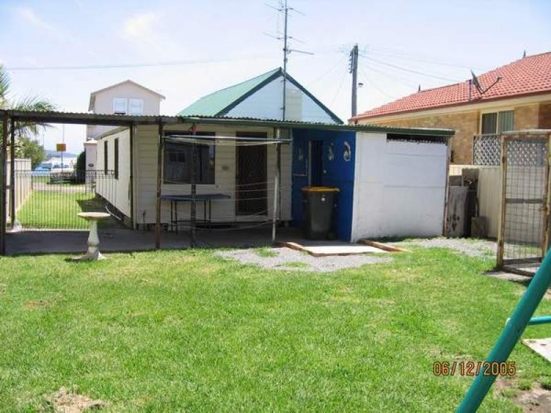 12 Marks Parade, Marks Point NSW 2280