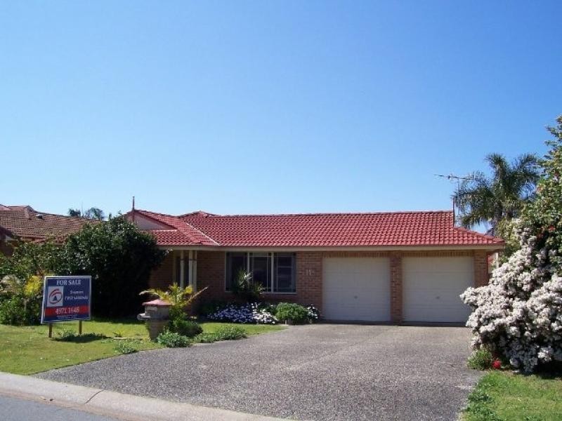 11 Oceanside Drive, Caves Beach NSW 2281