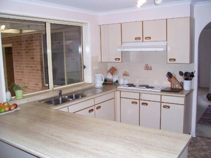 11 Oceanside Drive, Caves Beach NSW 2281