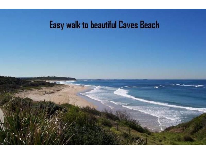 11 Oceanside Drive, Caves Beach NSW 2281