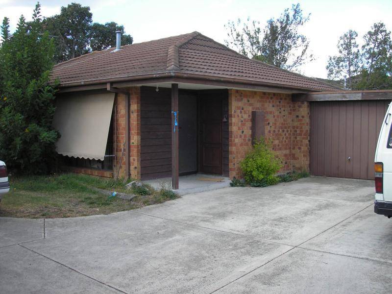 2/25 Bowen Street, Cranbourne VIC 3977