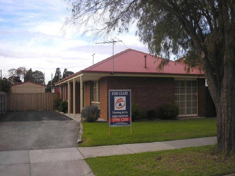 28 Mundaring Drive, Cranbourne VIC 3977