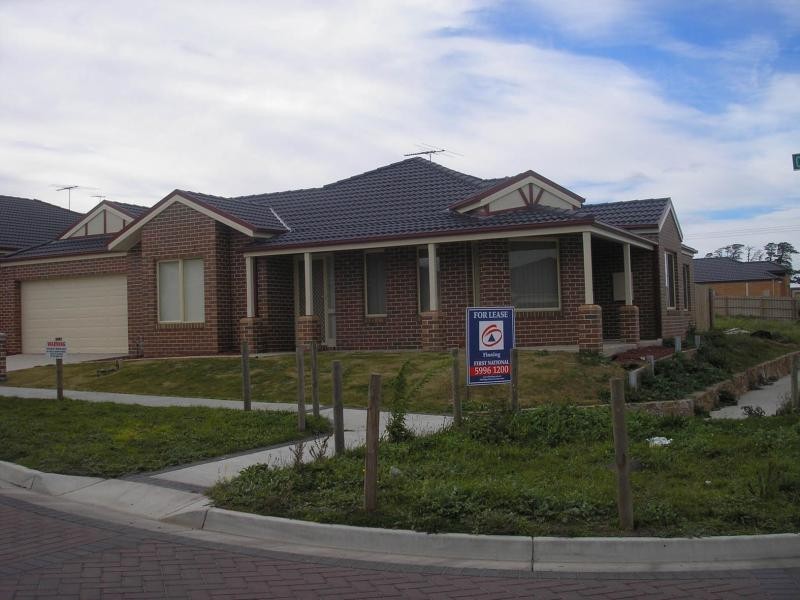 2 Cusack Way, Lynbrook VIC 3975