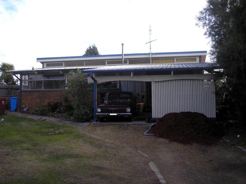 19 Holbourne Drive, Cranbourne VIC 3977