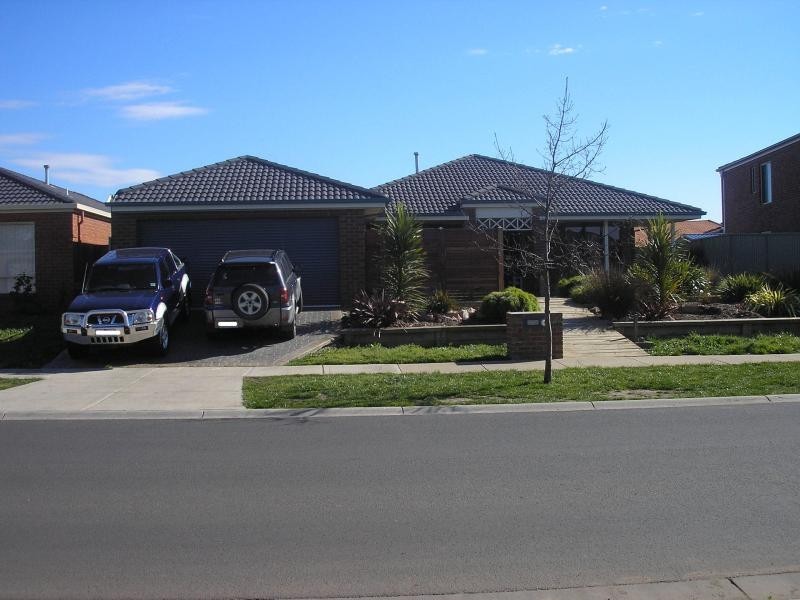 24 Foxwood Drive, Cranbourne East VIC 3977