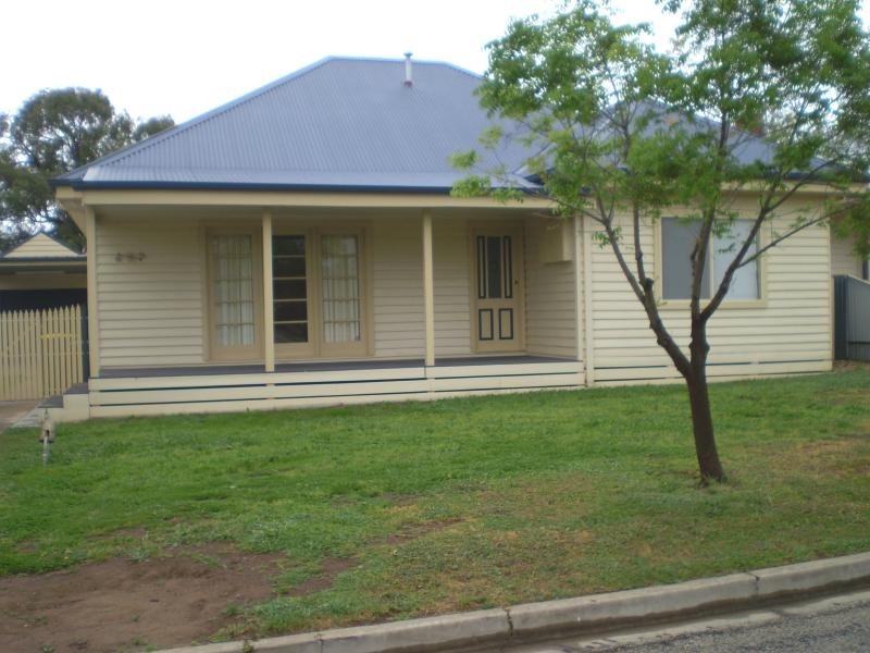 8 Hogan Street, Wangaratta VIC 3677