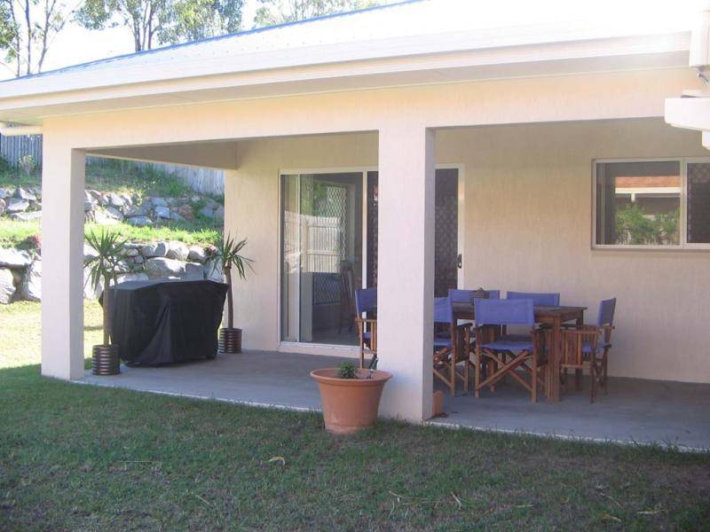 8 Beachside Place, Shoal Point QLD 4750