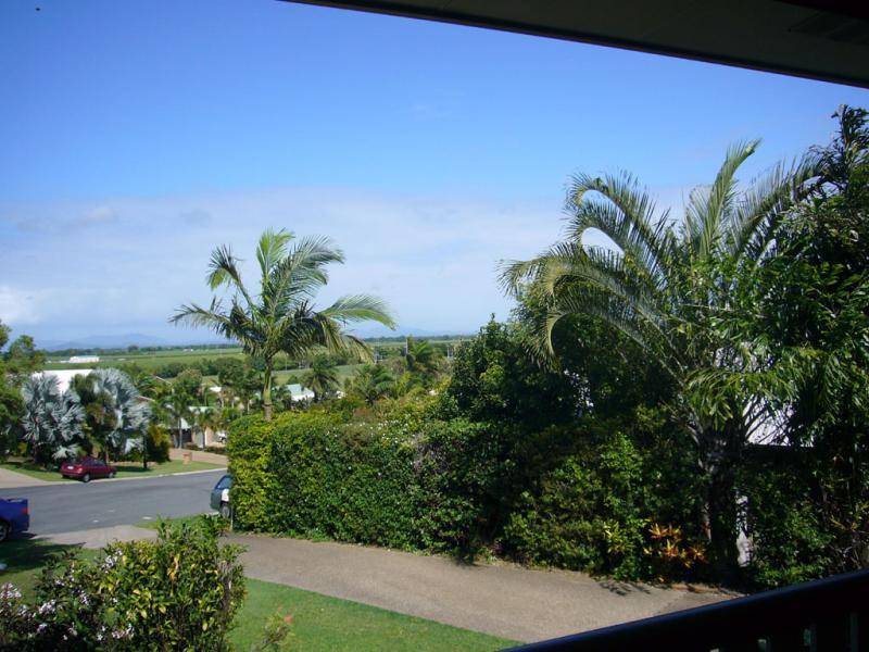 7 Maurene Court, Glenella QLD 4740