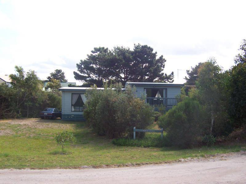 1 Woorak Avenue, Venus Bay VIC 3956