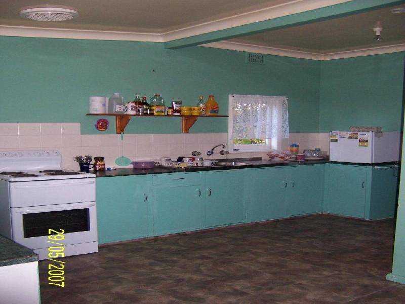 18 Brinawarr Street, Bomaderry NSW 2541