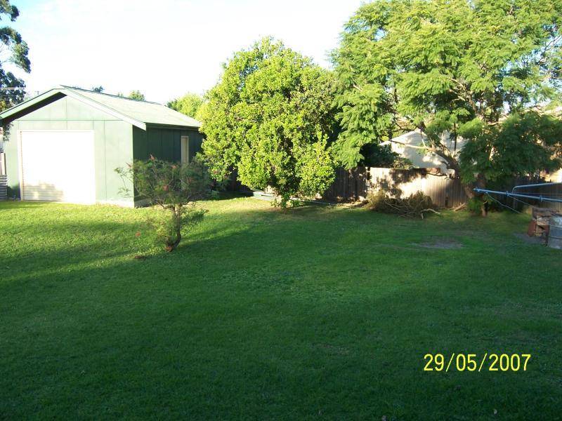 18 Brinawarr Street, Bomaderry NSW 2541