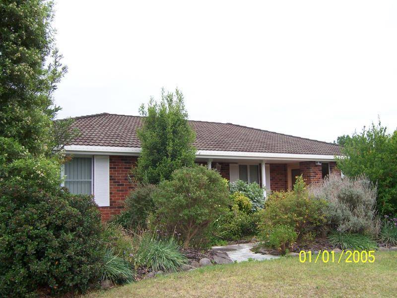 11 Cavalier Parade, Bomaderry NSW 2541