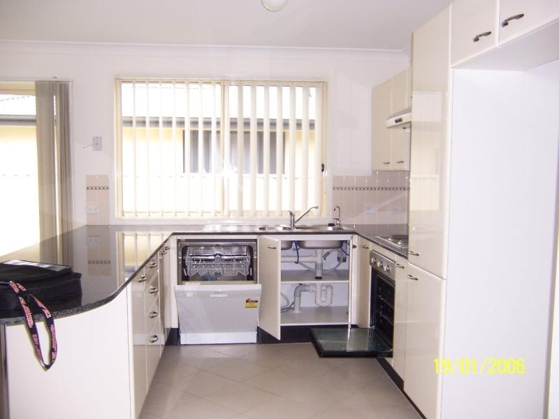 8 Emerald Drive, Meroo Meadow NSW 2540