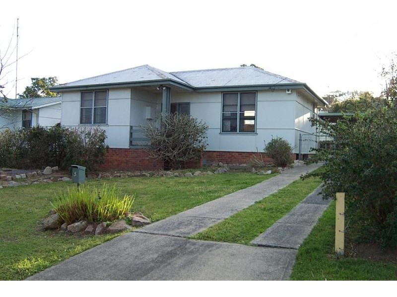 5 Elizabeth Avenue, Nowra NSW 2541