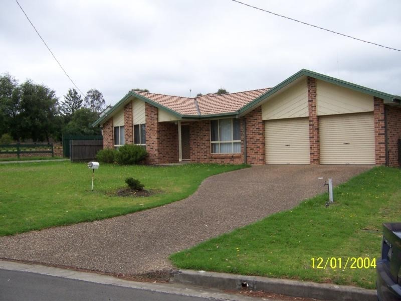 7 Meroo Road, Bomaderry NSW 2541