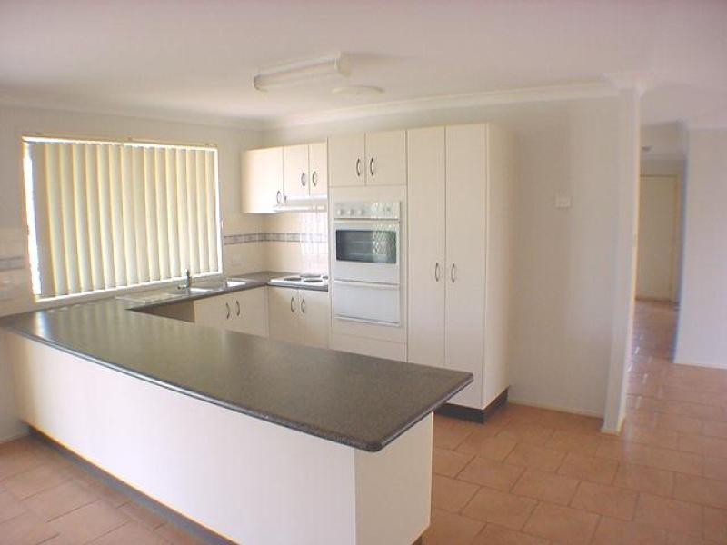 24 Illawarra Circuit, Worrigee NSW 2540